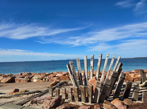 Esperance Break Away