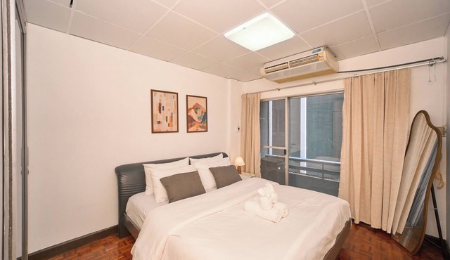 Executive 70sqm Suite, Full Office & Transit Hub Asoke Interchange in Krung Thep Maha Nakhon