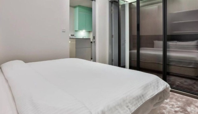 Executive Suite with Garden View 15