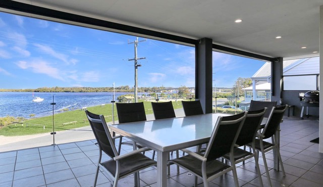 Expansive Myall River Views