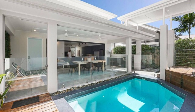 Experience Serenity and Style at Carinya – Your Private Oasis in Palm Cove