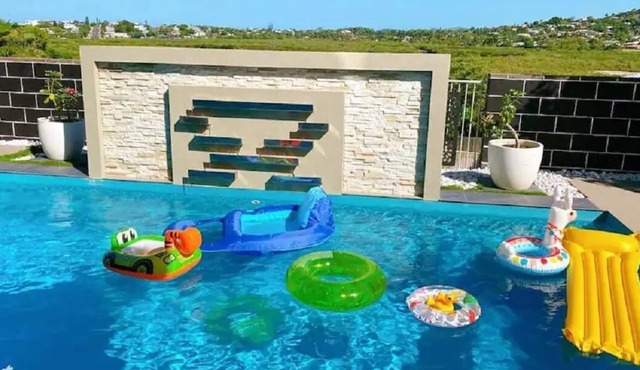 Exquisite 3 storey central villa with everything!