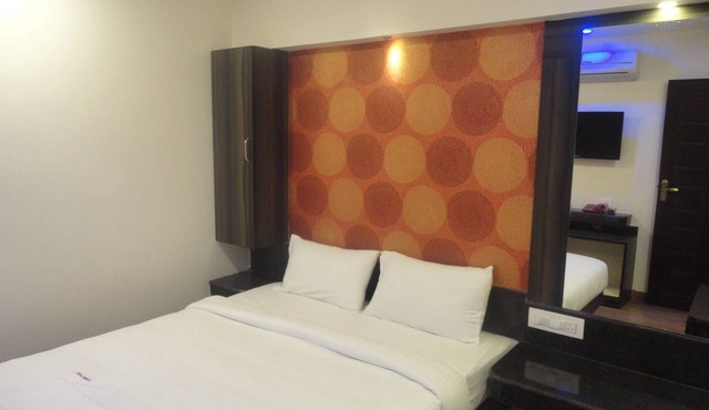 FabHotel Lemon Park