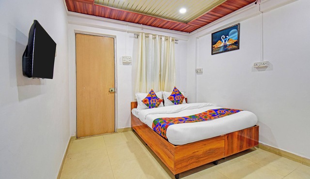 Fabhotel Om Sai in Paud