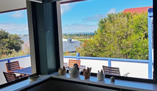 FABULOUS WEST BEACH ESPERANCE HOME WITH VIEWS. PET FRIENDLY.