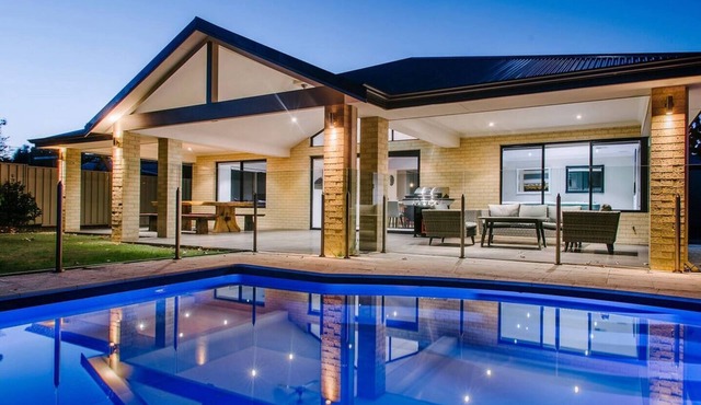 Fairways Spacious Pool House by the Golf Course