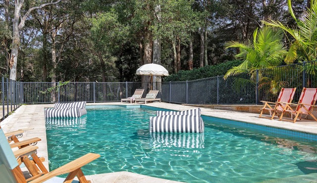 Family Estate · Pool · Sleeps 12 · 5 to Beach