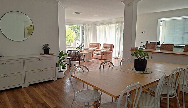 Family-friendly 4x2 holiday house near estuary, the perfect place to relax