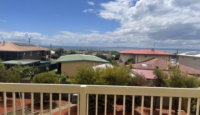 Family friendly house, amazing beach views. Sleeps 8 people.