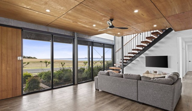 Family sized home or couples retreat with plenty of space with spectacular views