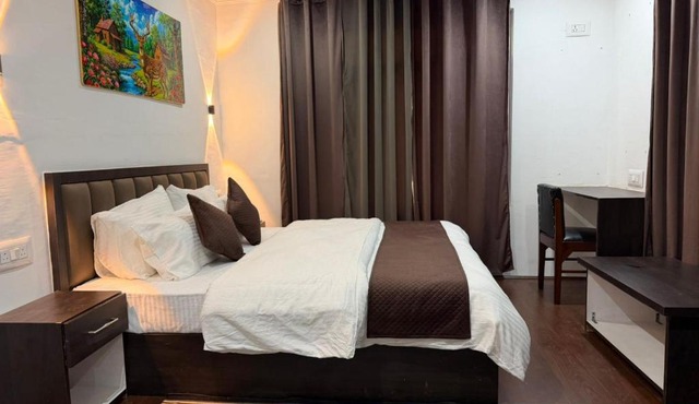 FarahBakshResidency