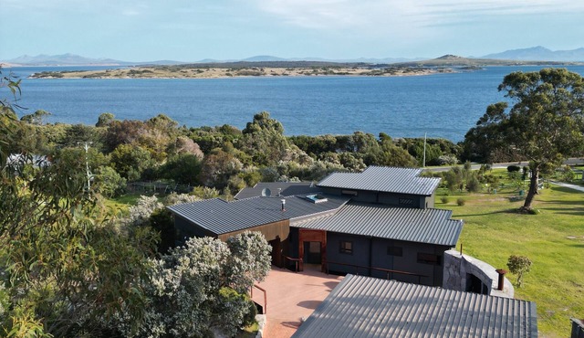 FARAWAY on Flinders Island