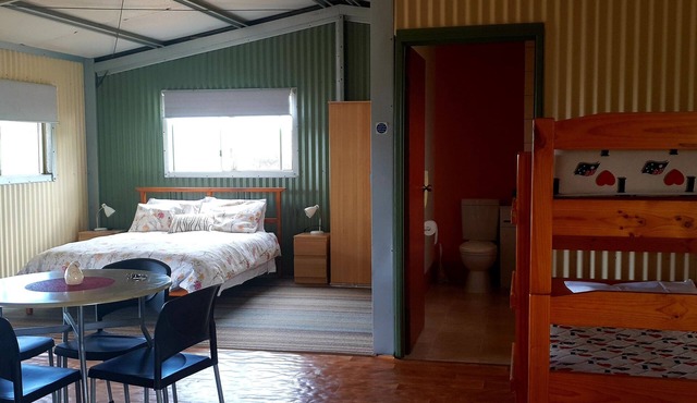 Farmstay cabins in Western Australia, close to highway.