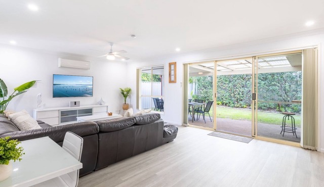 Fingal on Whitesands- all on ground level with air con, wi-fi and boat parking