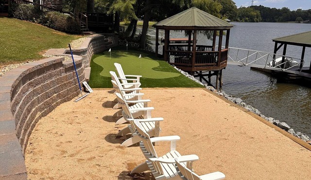 Firefly Lakefront Estate Dock + Beach + Kayaks in Belmont