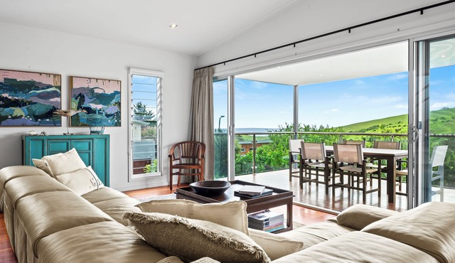 Fiskardo- Gerringong, Views of ocean and rolling hills.