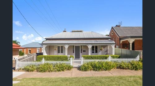 Fitzroy House beautifully appointed CBD home