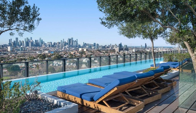 FLEMINGTON - Melbourne City Views
