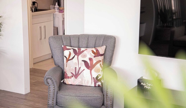 Fly In, Relax and Explore 2BR Near Perth Airport