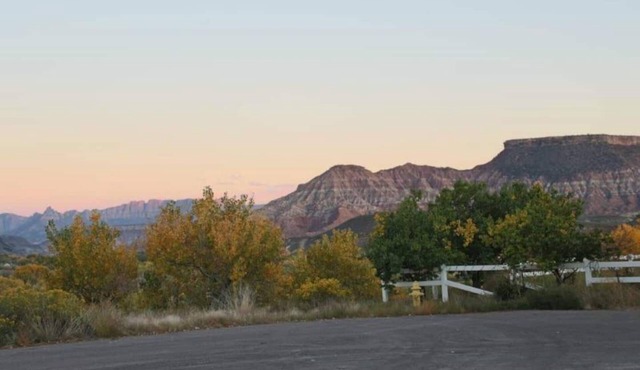 Flying Monkey Mesa | Near Zion | Rustic Mtn Home in Virgin