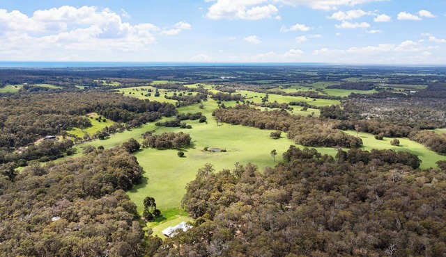 For The Birds Yallingup- Panoramic Views, Spacious Home, Wineries Surround