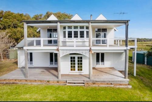 French Island Hill House