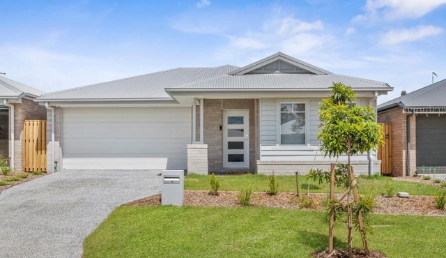 Fresh and Stylish 4BR Getaway Near Local Parklands