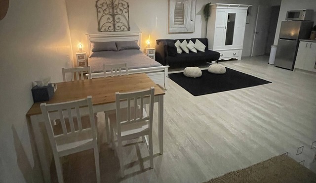 Fully Self Contained 1 Bedroom Accommodation.