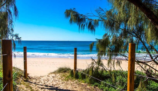 Funky Beachfront House Opposite Kawana Surf Club