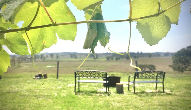 Galbraith Farmhouse - South Burnett. Stunning views, fire pit & star gazing.