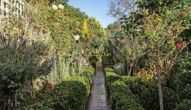 Garden Cottage, Wellness Studio & Bike Shed