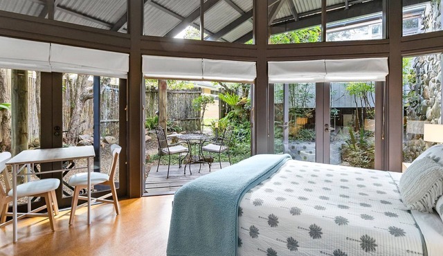 Garden Zen, delightful 1 bedroom studio with garden views