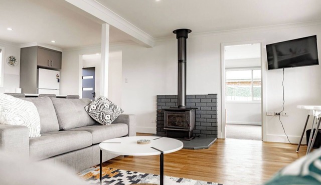 Georges Bay Bungalow - Family and Pet Friendly