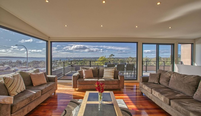 Georges Bay Luxury - St Helens
