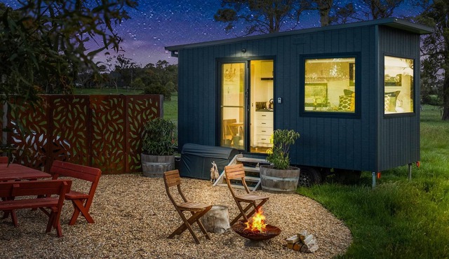 Getawayz NSW - Kates Paddock - Tiny Home w/ Kangaroos & Gum trees