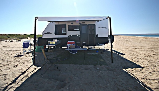 Glamping caravan hire Ningaloo