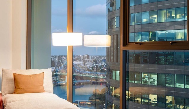 Glasshouse on Felix – Luxury Brisbane City Apartment with River Views, Pool & Parking