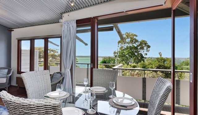 Gloucester Retreat A, 23A Gloucester St - Pet Friendly, WiFi, Linen and Bed Making in Nelson Bay
