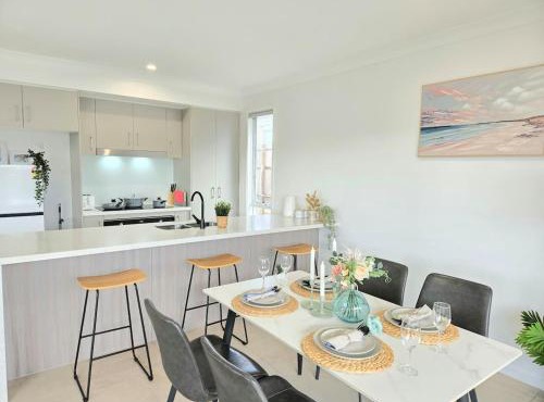 Gold Coast Gateway - Spacious 4BR House in Logan