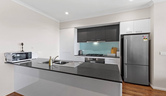 golf pool 2B House in point cook VIC