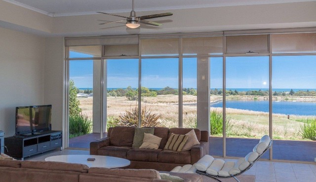 Golfers Paradise (18th Tee) - 52 Huntingdale Drive