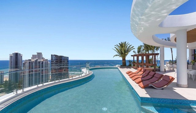 Gorgeous 3rd Floor 3 BRM Apartment in Broadbeach