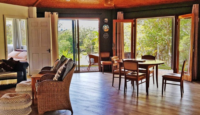 Gorgeous handcrafted octagonal home 45 Minutes to Noosa on 5 private acres.