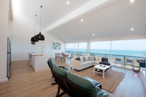 Grand Oceana - A Dual-unit Beachfront Getaway
