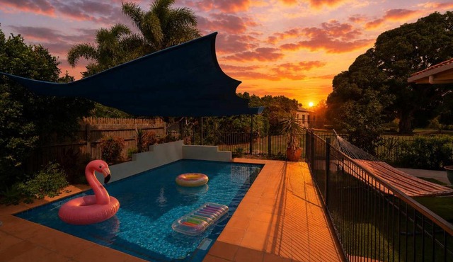 Grand Riverside 5BR 3BA Retreat in Annandale Townsville