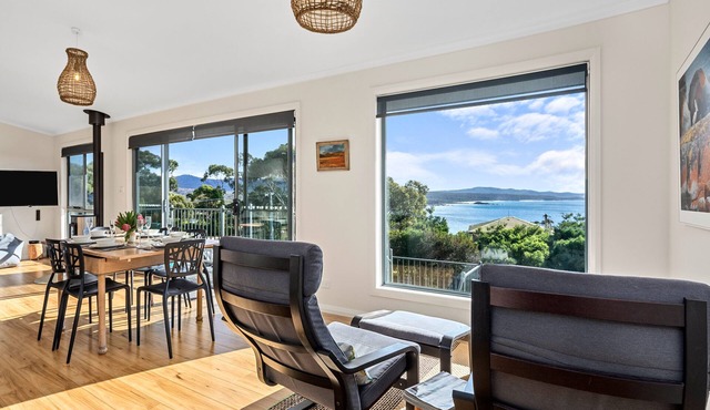 GRANITE BEACH HOUSE @ Binalong Bay of Fires