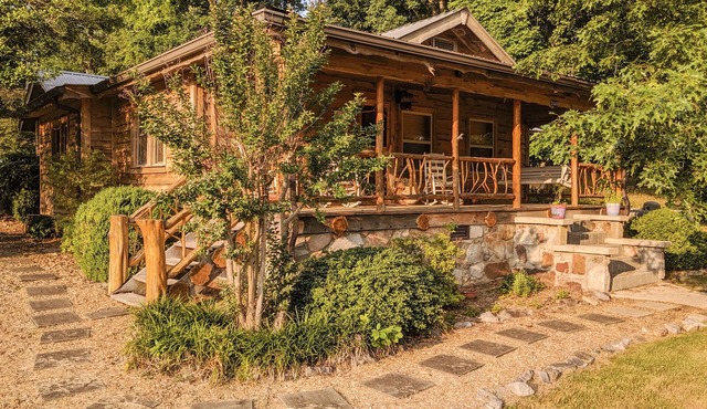 Great Location. Walking distance. Original Character with updates. in Mentone