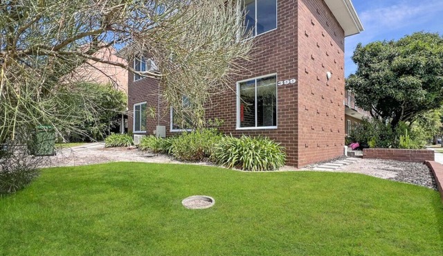 Ground floor one bedroom apartment in Elsternwick