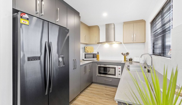 Guildford Family HideawaynModern 2 bedroom, 2 bathroom house.nFree WiFi,parking.