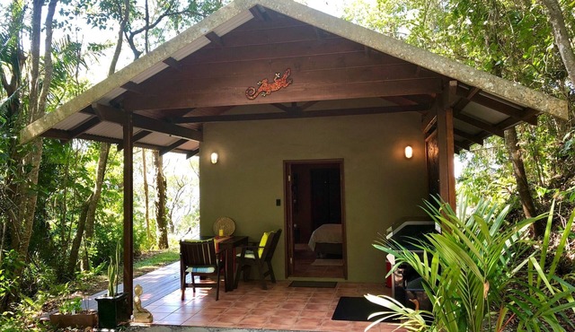 Gunnadoo - Ocean View Hut with jacuzzi, rainforest and ocean views